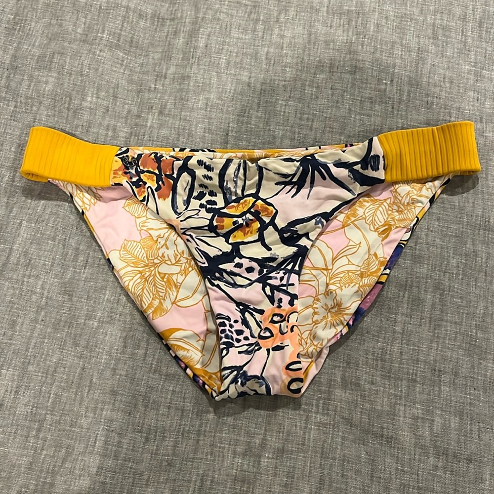 Maaji size small bikini bottoms. Only worn a handful of times.